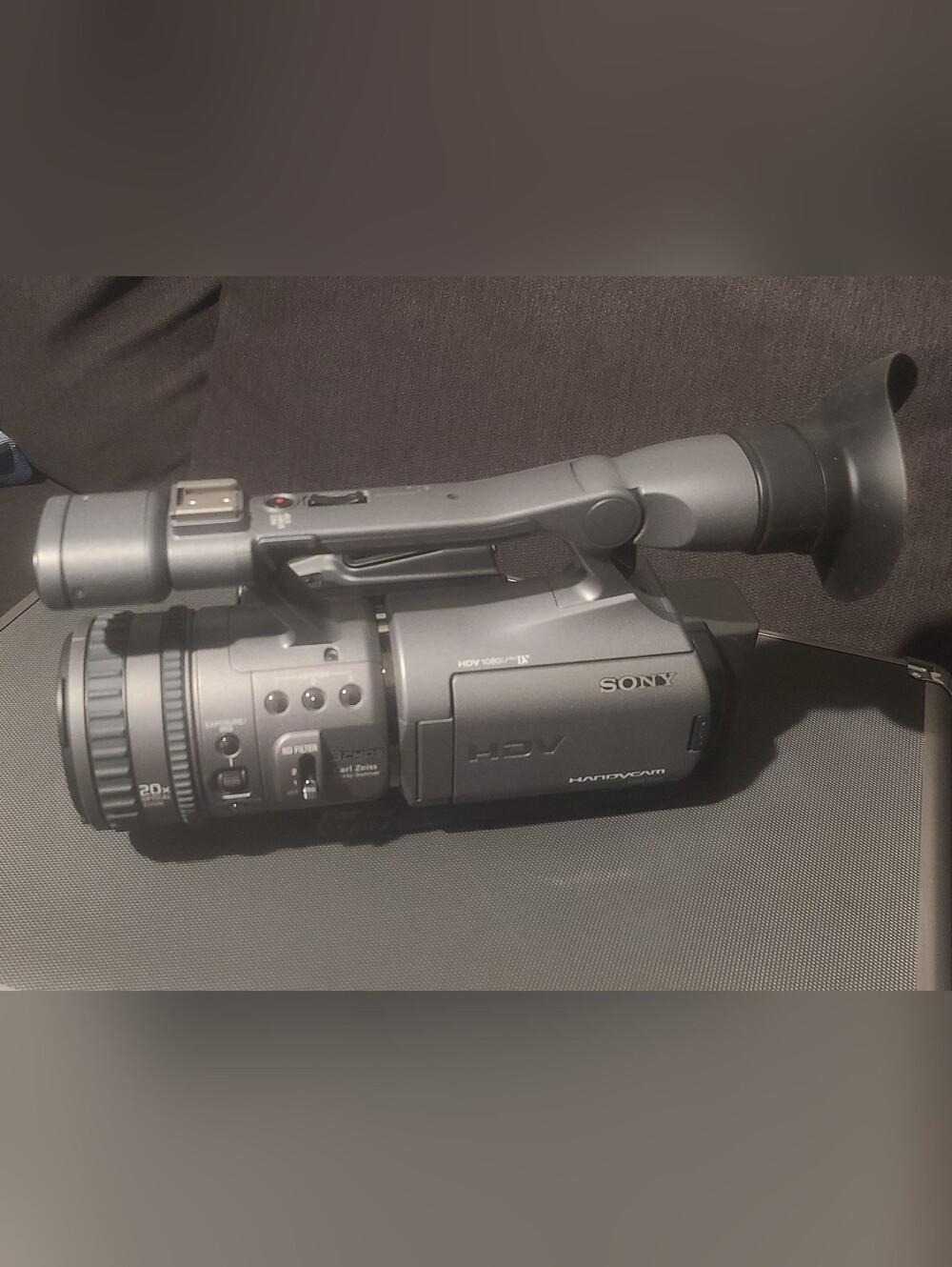 NEAR MINT Sony HDR-FX7 HD Camcorder MiniDV Video Camera W/ Case And Accessories.